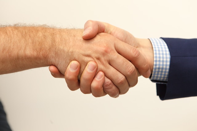 handshake customer service